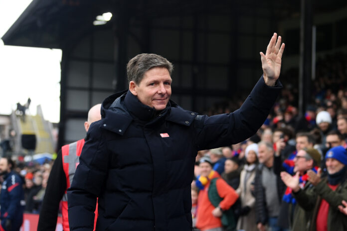 Oliver Glasner, Manager of Crystal Palace, acknowledges the fans prior to the Premier League match between Crystal Palace and Chelsea at Selhurst Park on January 25, 2026 in London, England.