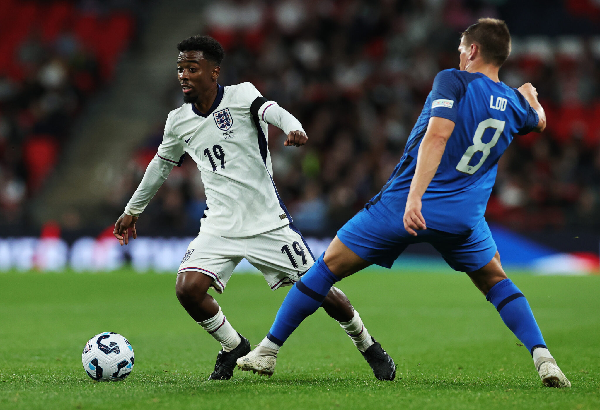 Wolves submit loan bid for England midfielder Gomes