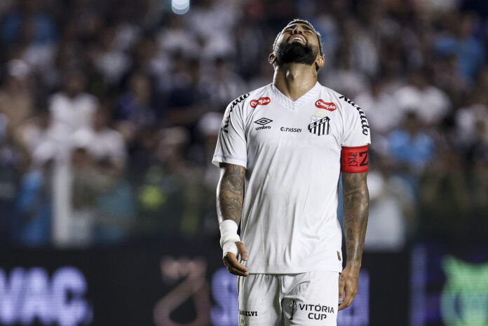 Santos striker urges emerging talent to avoid Premier League moves