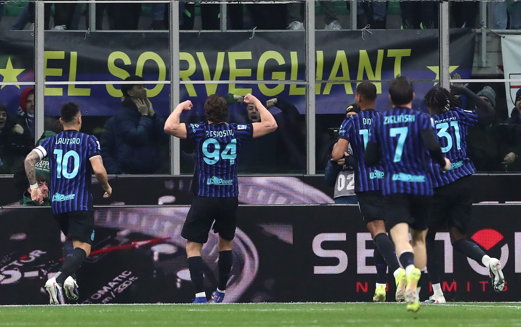 Inter Milan players celebrate a goal.