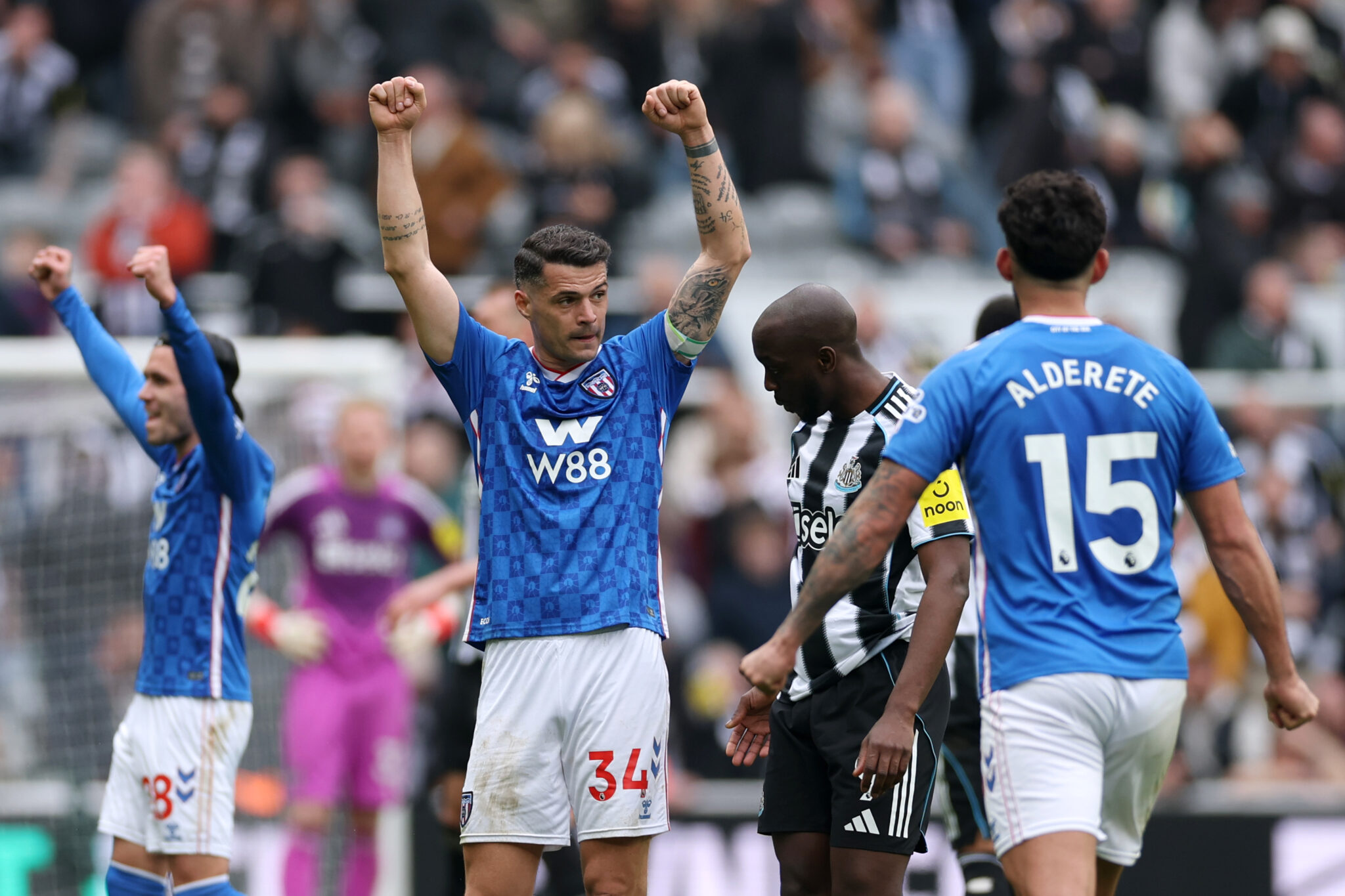 Sunderland snatch Tyne-Wear Derby win with late Brobbey winner