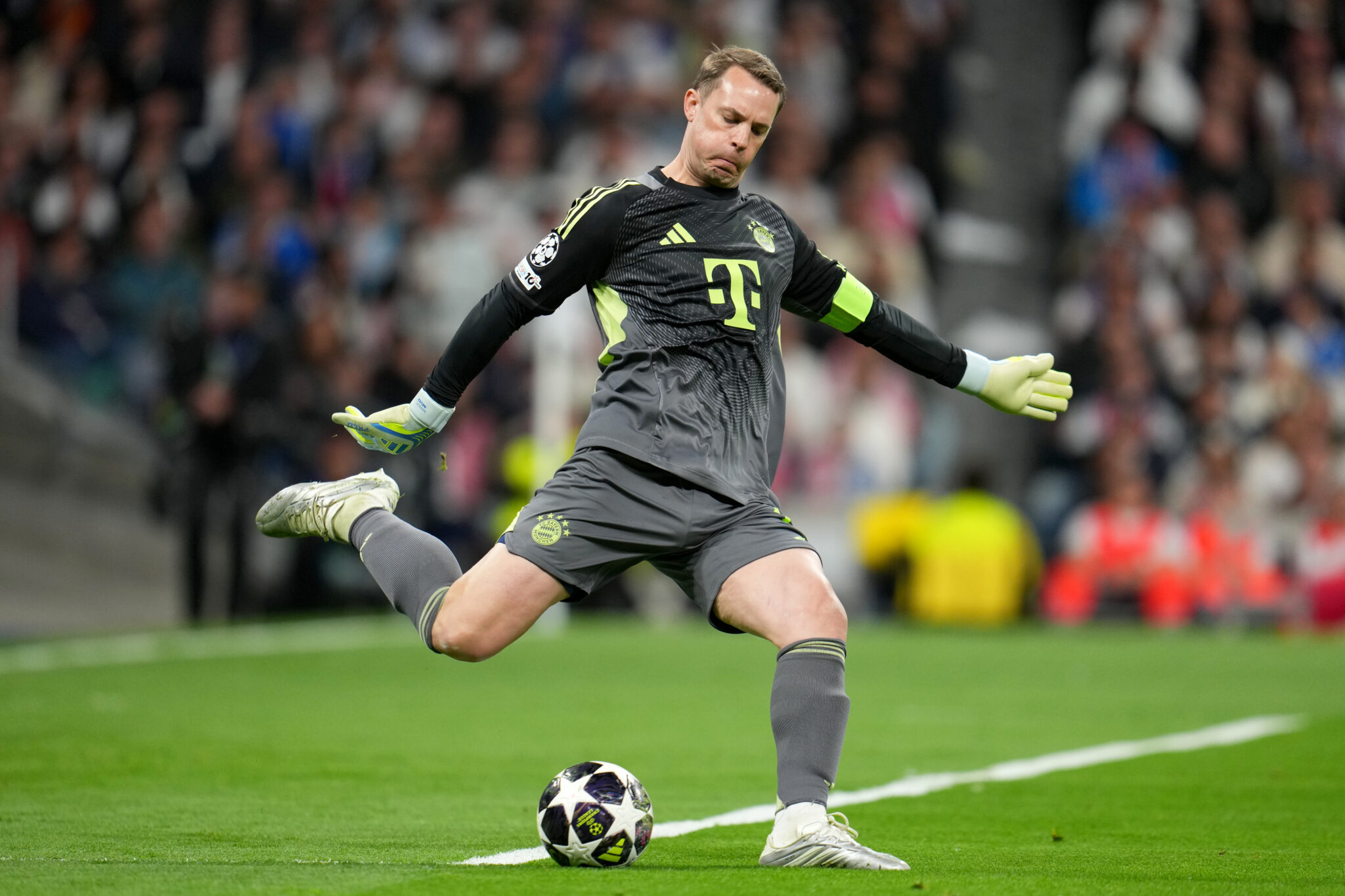 Bayern Munich goalkeeper Manuel Neuer is not in talks with any Premier League club