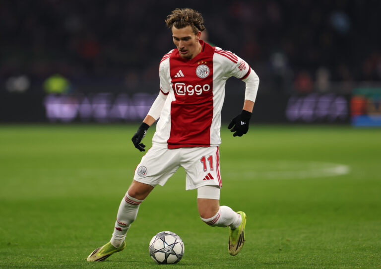 Chelsea & Arsenal in attendance as Ajax star Godts scores stunner.