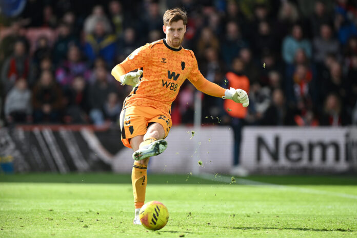 Chelsea have shortlisted Sunderland goalkeeper Robin Roefs
