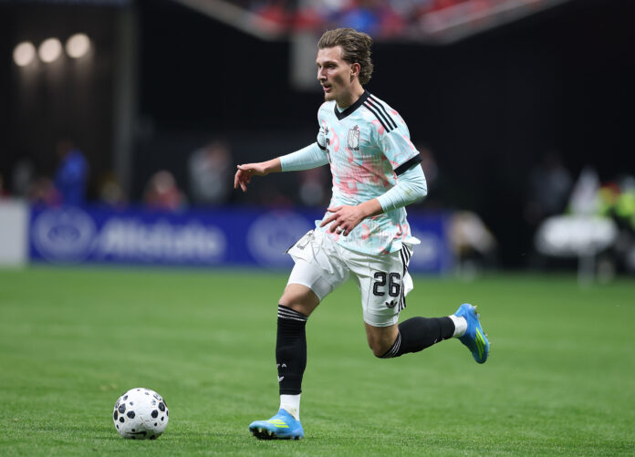 Man United target Godts scores sensational solo goal for Ajax