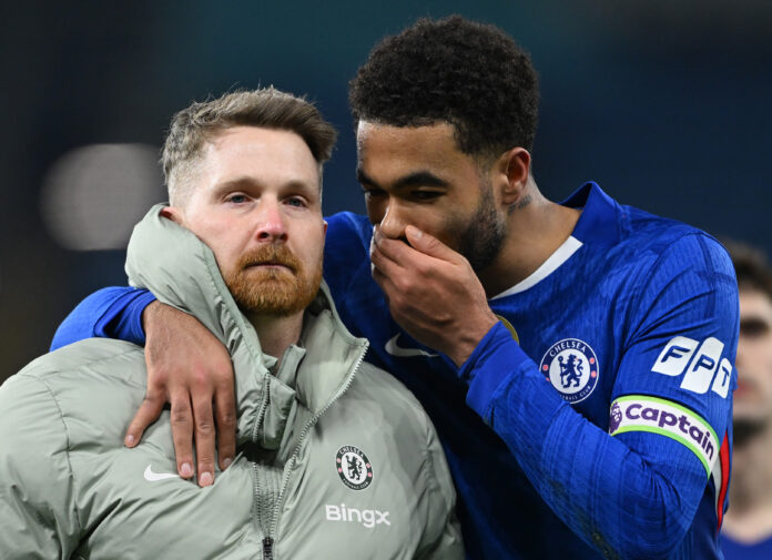 Calum McFarlane, Interim Manager of Chelsea, and Reece James of Chelsea interact after the Premier League match between Manchester City and Chelsea at Etihad Stadium on January 04, 2026 in Manchester, England.