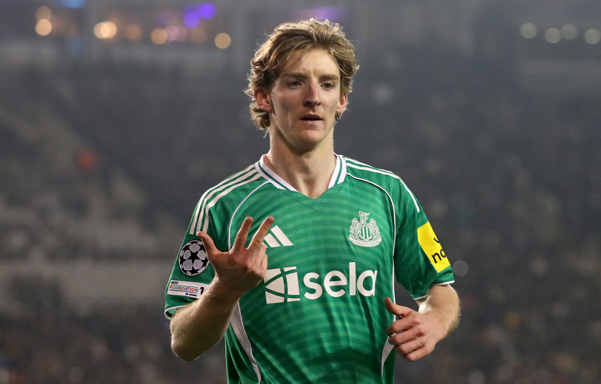 Barcelona believe Newcastle will lower Gordon asking price