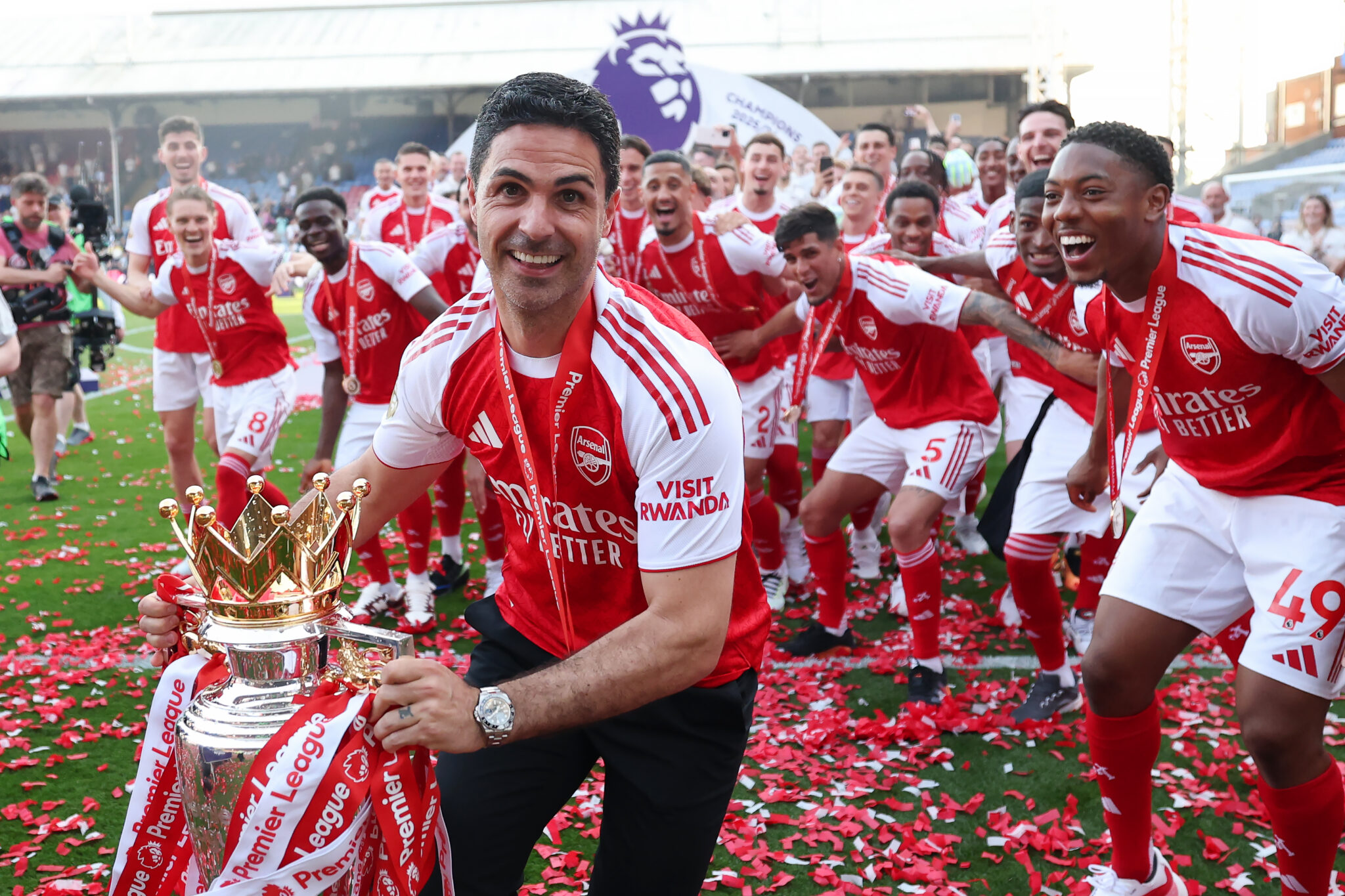 The best Premier League managers in 2025/26 - Mikel Arteta, manager of Arsenal celebrates with the Premier League trophy after the Premier League match between Crystal Palace and Arsenal at Selhurst Park on May 24, 2026 in London, England.
