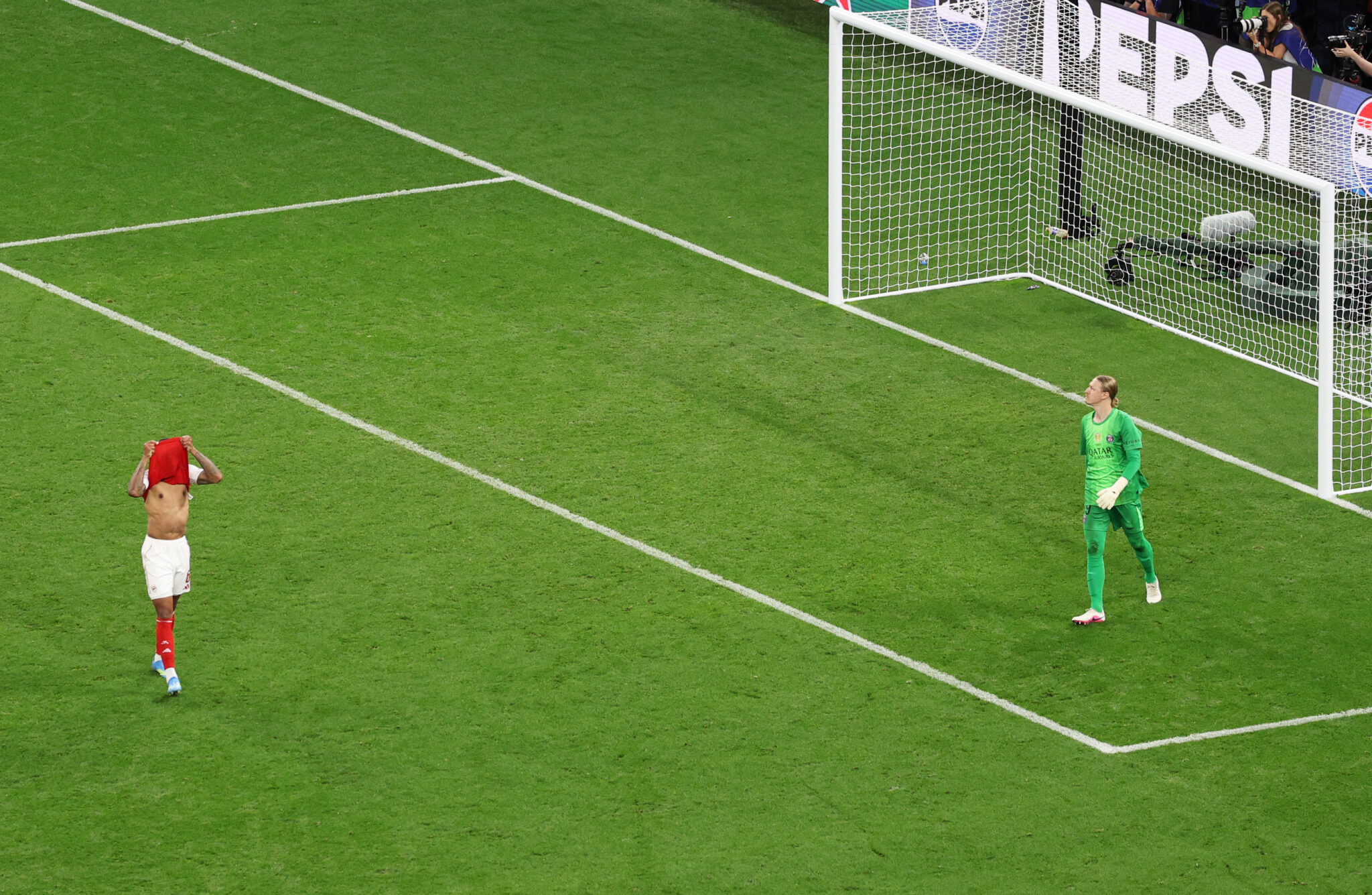 Gabriel of Arsenal looks dejected after missing the team's fifth penalty in the penalty shoot out, which results in victory for Paris Saint-Germain, during the UEFA Champions League Final 2026 match between Paris Saint-Germain and Arsenal FC at Puskas Arena on May 30, 2026 in Budapest, Hungary.