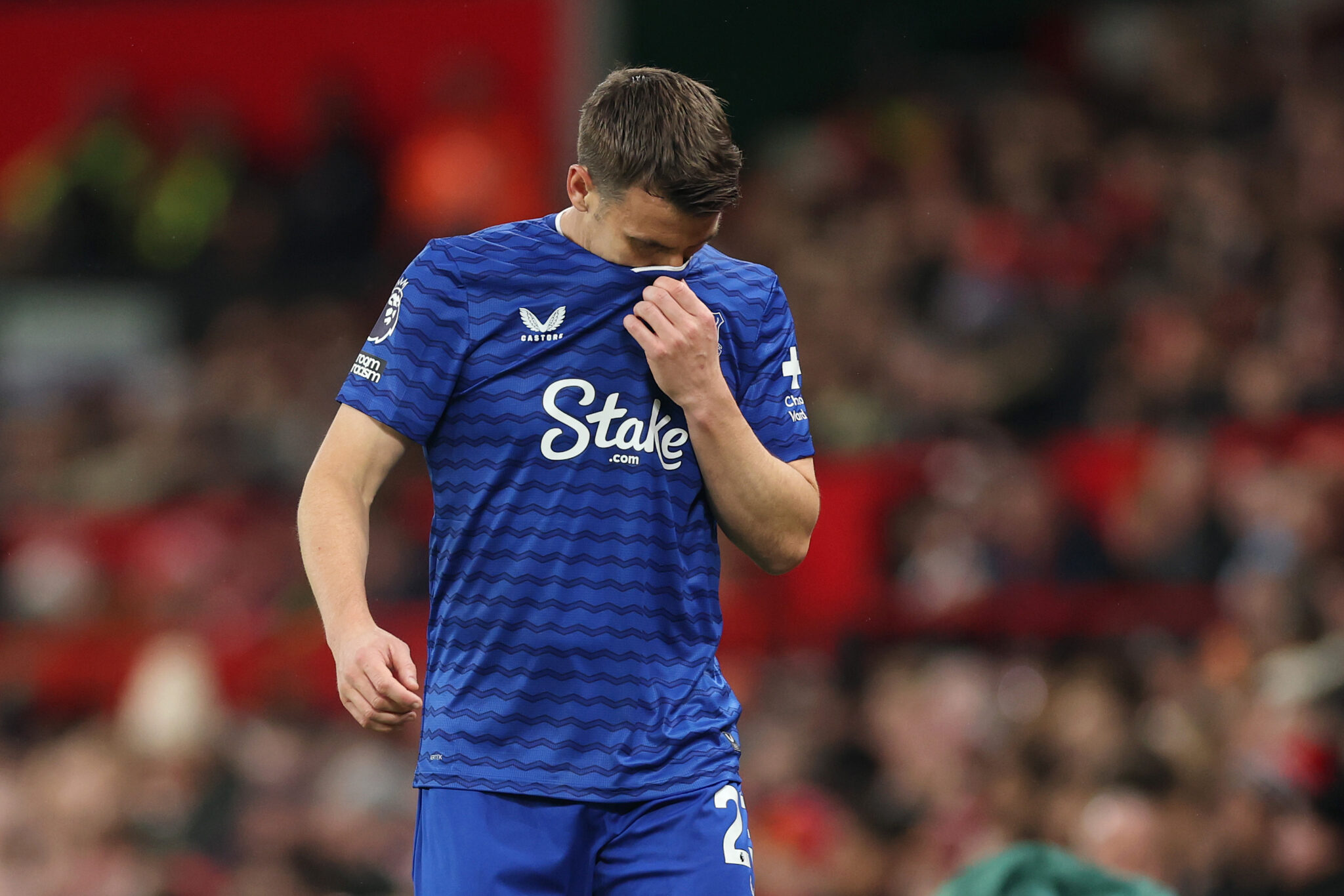 Seamus Coleman of Everton reacts as he leaves the pitch after sustaining an injury during the Premier League match between Manchester United and Everton at Old Trafford on November 24, 2025 in Manchester, England.
