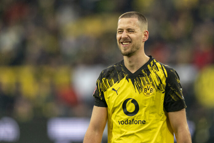 Manchester United line up £35m bid for Bundesliga defender