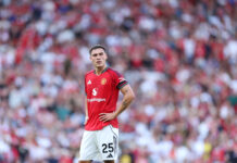 Manchester United willing to sell midfielder at a loss price