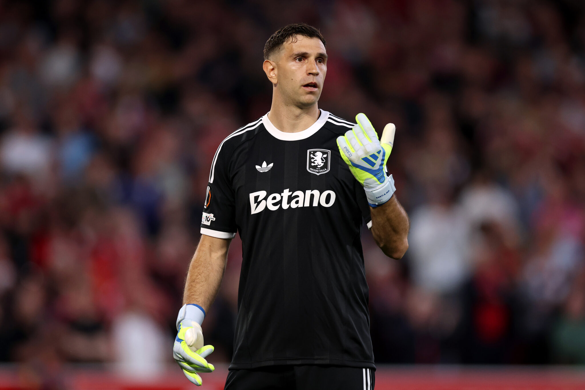 Juventus make Emi Martinez priority target after Alisson snub