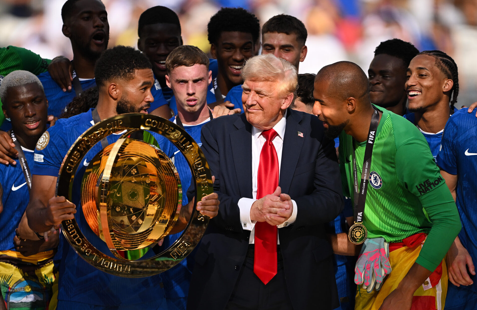 دونالد ترامب يستعد لكسر البروتوكول والمشاركة في رفع كأس العالم 2026