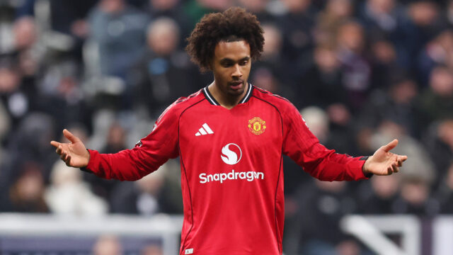 Juventus weigh up move for Man Utd striker Zirkzee