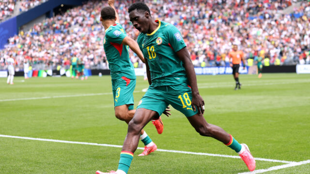 Man United weigh up late move for Crystal Palace winger