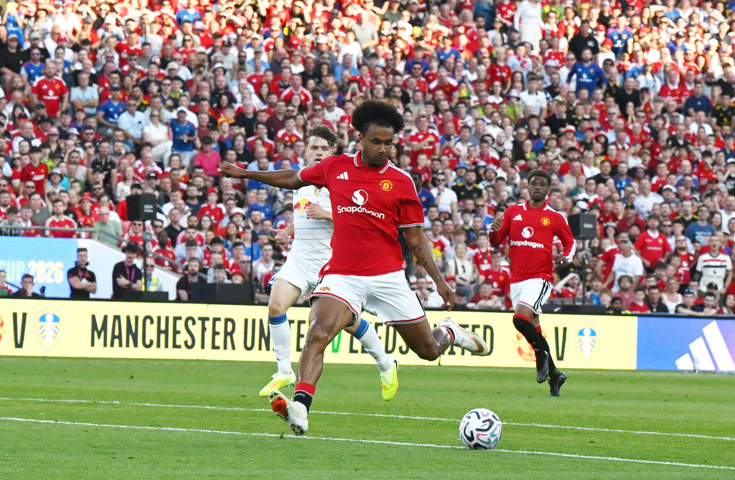 Manchester United forward Zirkzee linked with Serie A return