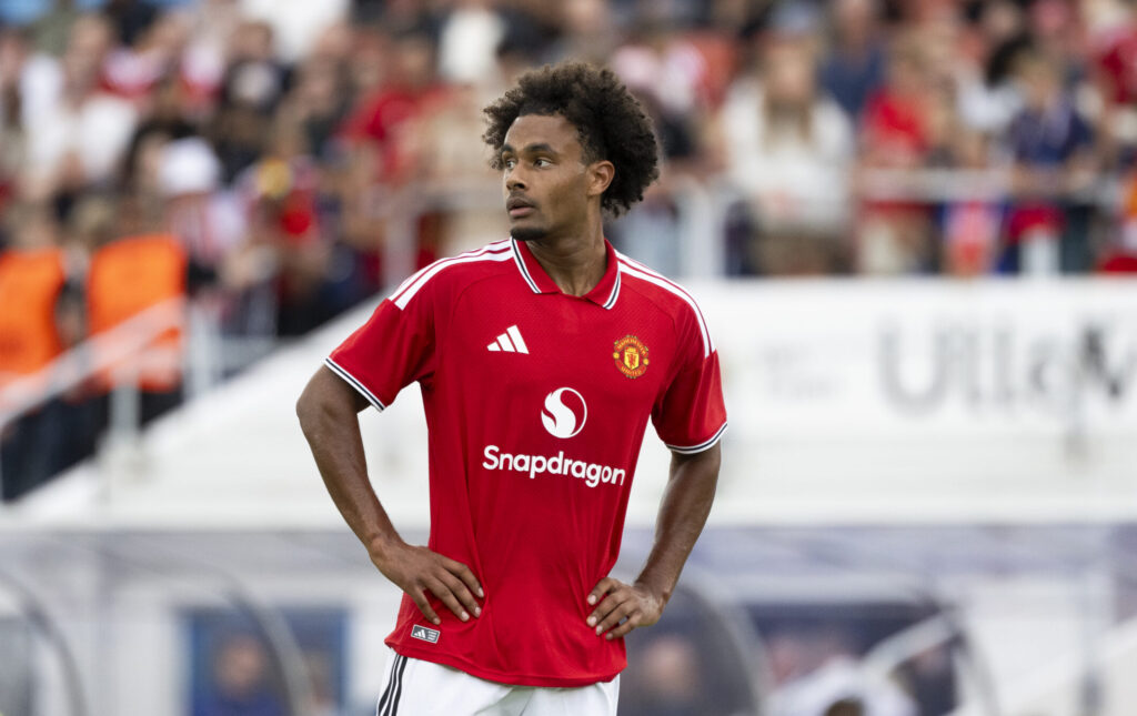 Joshua Zirkzee in the Man Utd home kit for the 2026/27 Premier League season.