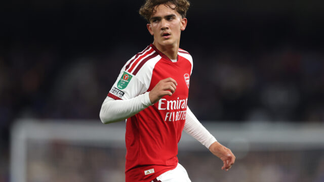 Dowman double sees Arsenal teenager match Wayne Rooney record