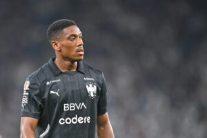 Former Man Utd star eyes Premier League return after becoming free agent