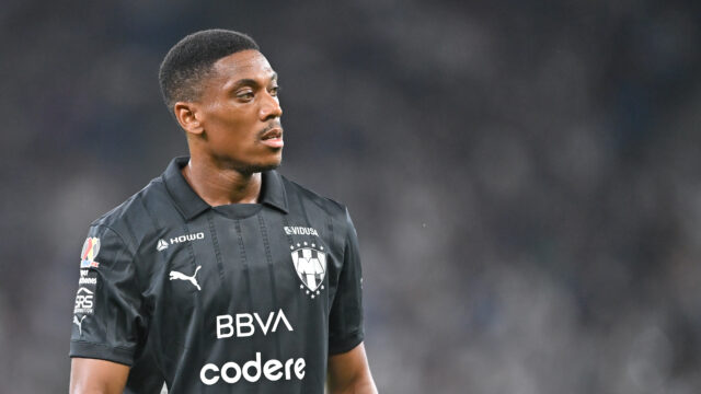 Former Man Utd star eyes Premier League return after becoming free agent