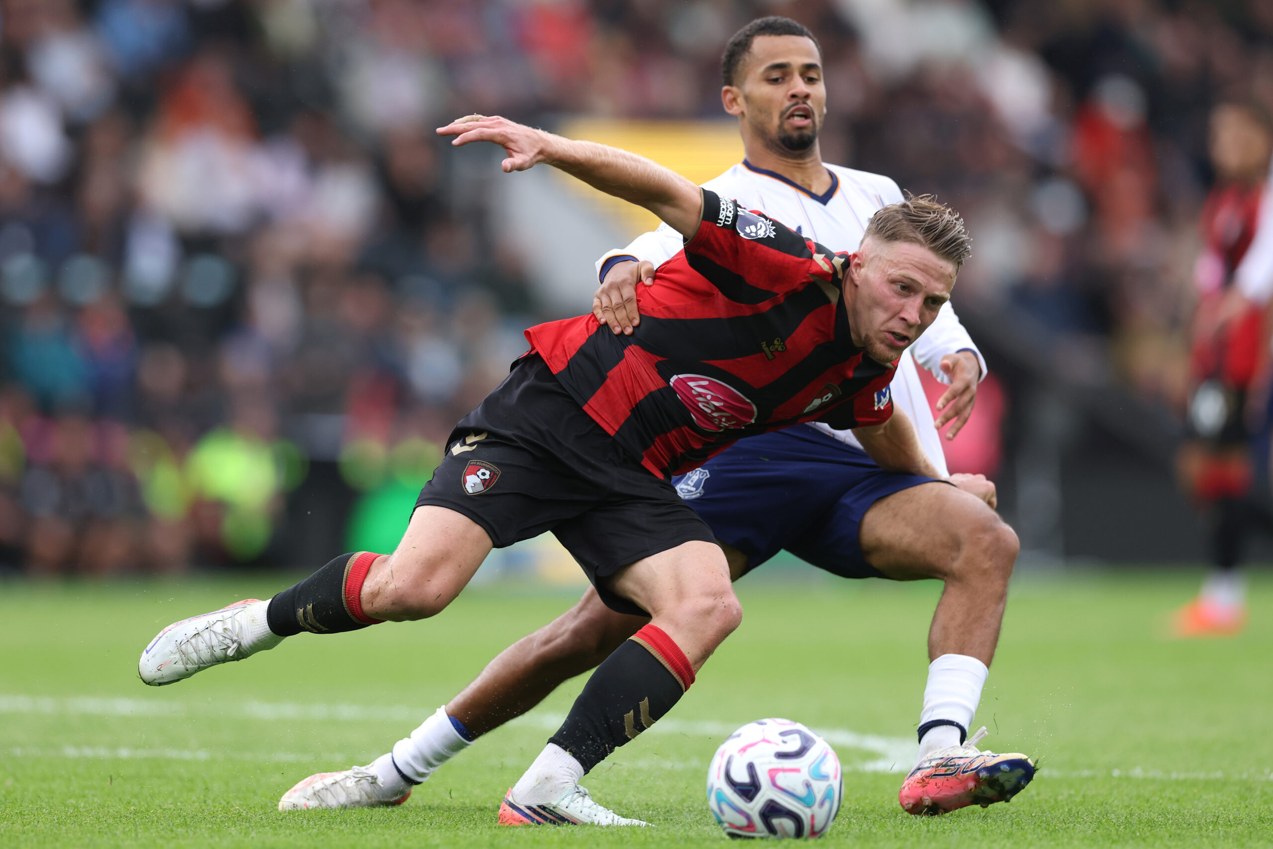 Iraola eyes reunion with Bournemouth defender at Liverpool – but faces Man United competition