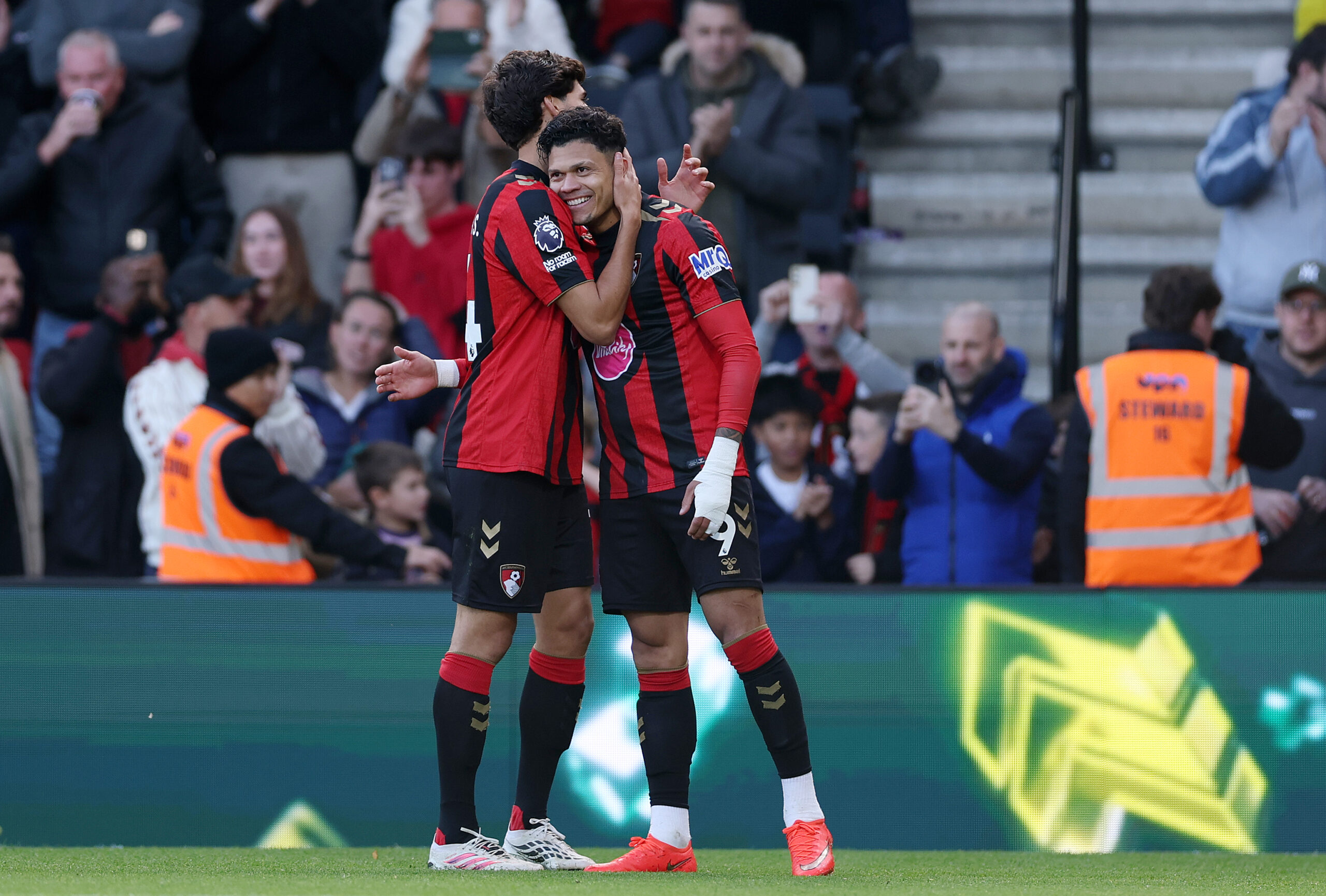 Arsenal and Man United eye January move for Bournemouth striker Evanilson