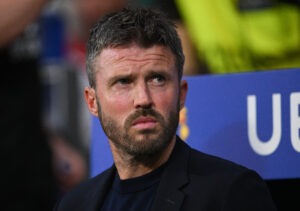 Carrick coy on Fernandes talks and captaincy decision
