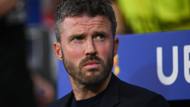 Carrick coy on Fernandes talks and captaincy decision